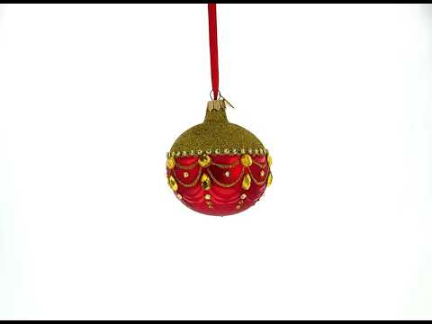Elegancia radiante: adorno navideño con bola de vidrio soplado con parte superior dorada brillante y fondo rojo de 3,25 pulgadas