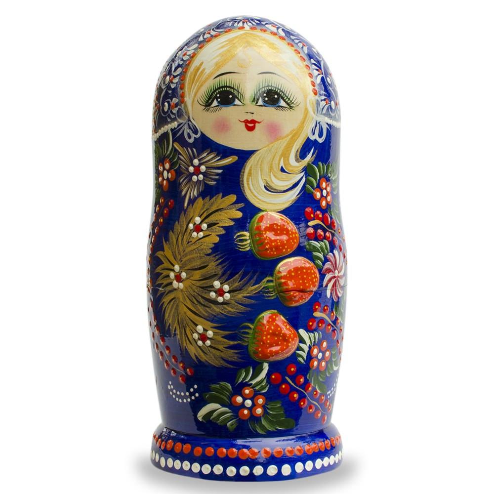 Compre un juego de 7 munecas rusas con fresas en relieve sobre un vestido azul de 8 5 pulgadas BestPysanky